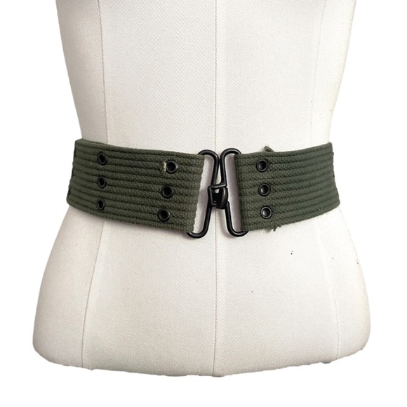 Aritzia Accessories - Aritzia TNA Green Military Style Webbed Cotton Belt - M/L